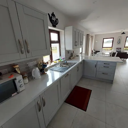 Croi An Locha * Valley