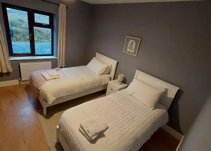 Croi An Locha * Valley